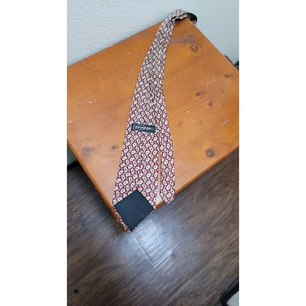 VTG‎ Guitarz Silk Tie Red Paisley Pattern Mens Neckwear USA Made